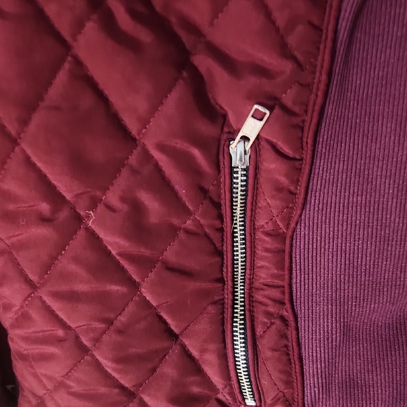 Rare Find From Ireland - A Little Bit Racey Women Quilted Burgundy Jacket - Picture 4 of 7